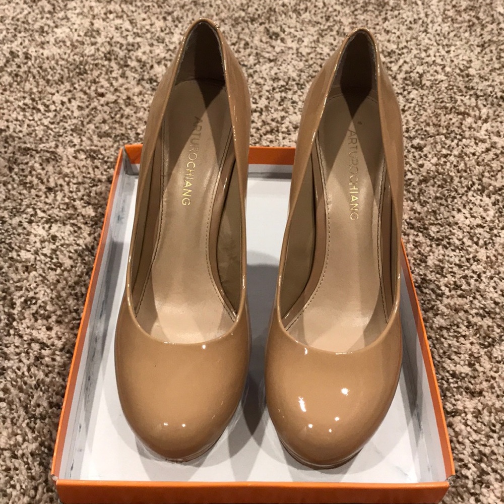EUC nude patent leather heels, size 9.5